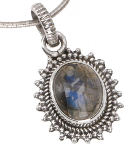 Oval, decorated boho silver pendant, Indian chain pendant made of silver - labradorite - 2x1,5 cm