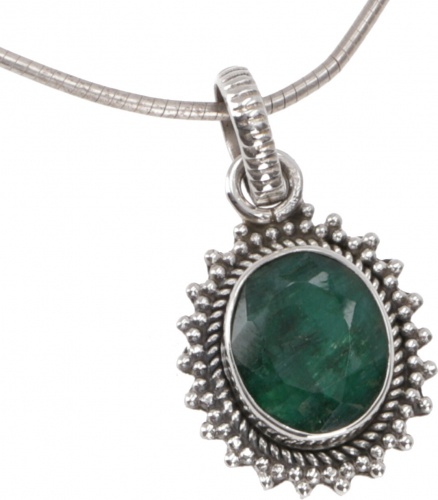 Oval, decorated boho silver pendant, Indian chain pendant made of silver - emerald - 2x1,5 cm