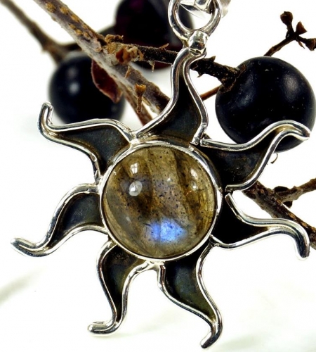 Ethno silver pendant, Mexican sun pendant - labradorite 2,5 cm