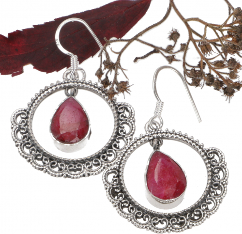 Ornate silver earring - ruby quartz - 3 cm 2,5 cm