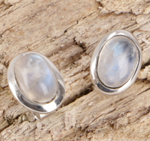 Indian silver stud earrings, oval boho stud earrings - moonstone - 0,8x0,5 cm