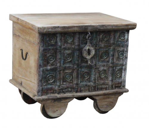 Wooden chest with wheels - Model 40a - 50x56x40 cm 