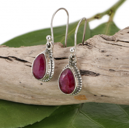 Indian boho silver earrings, drop-shaped earrings - ruby quartz - 3x1x0,4 cm 