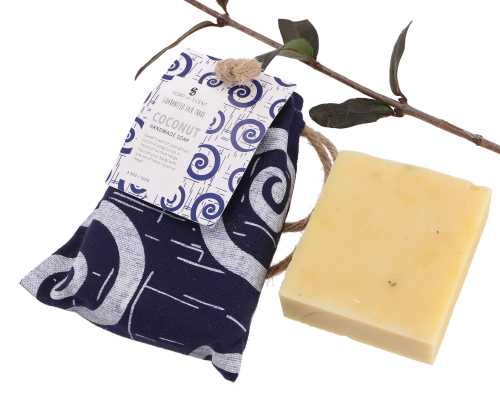 Handmade scented soap in a cotton bag, 100 g Fair Trade - Coconut - 2,5x8x5 cm 