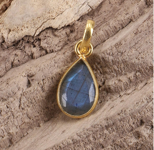 Gold-plated pendant with cut semi-precious stone - labradorite - 1,5x1,2x0,5 cm 