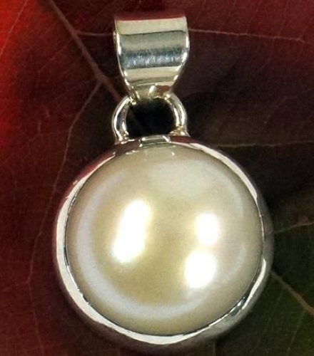 Ethno Silberanhnger, runder indischer Boho Kettenanhnger - Perlmutt 1 cm