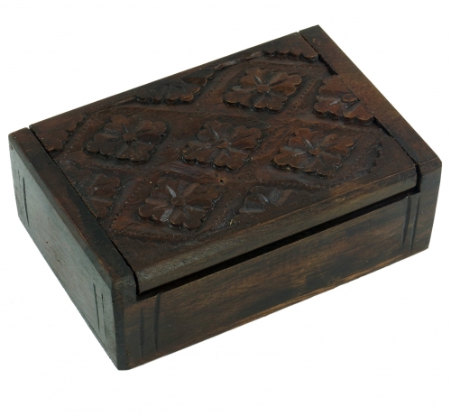 Carved wooden box - 4x7x10,5 cm 