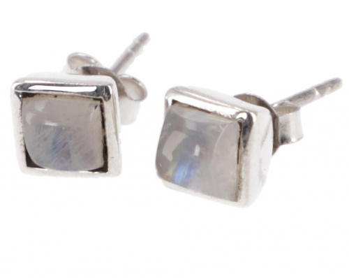 Indian stud earrings, boho ear jewelry square, silver stud earrings - moonstone - 0,7x0,7x0,5 cm 