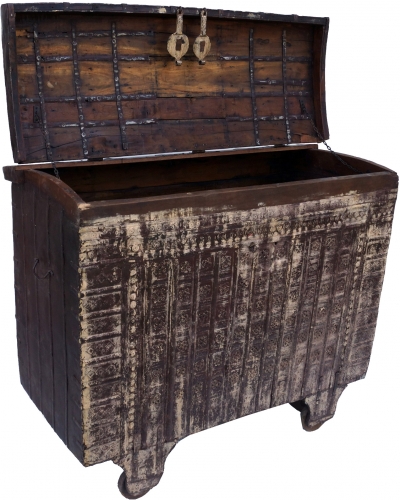 Large Indian wedding chest, wheeled chest - model 12 - 112x133x65 cm 