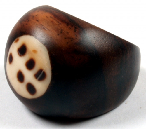 Hand-carved wooden ring with engraved shell inlay - model 4