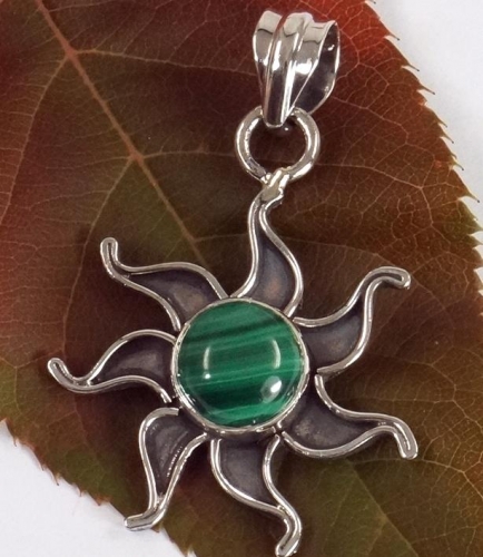 Ethno silver pendant, Mexican sun pendant - malachite 2,5 cm