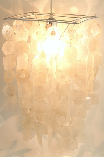 Ceiling lamp/ceiling light, shell light made of hundreds of Capiz, mother-of-pearl plates - model Seventy white - 45x30x20 cm 