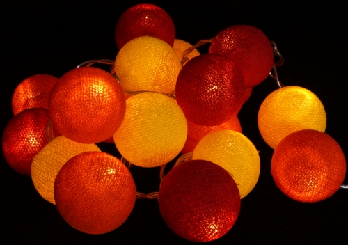 Stoff Ball Lichterkette, LED Kugel Lampion Lichterkette - rot/gelb - 7x7x350 cm  7 cm
