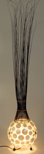 Stehlampe / Stehleuchte, in Bali handgemacht aus Naturmaterial, Capiz / Perlmutt - Modell Malediva - 120x22x22 cm 
