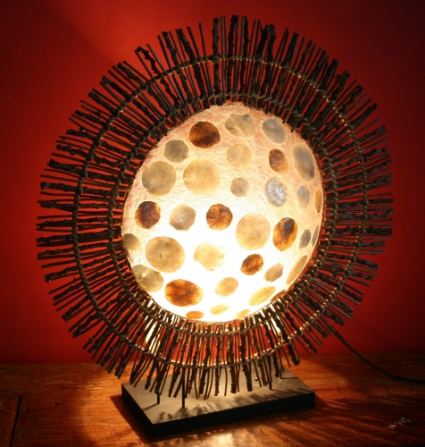 Table lamp/table lamp, handmade in Bali from natural material, wood, capiz/mother-of-pearl - model Tamino - 40x36x12 cm 