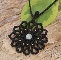 Makrameekette Blume des Lebens - schwarz