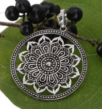Amulett Mandala, Kettenanhänger Boho - Modell 1/ silber
