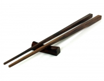 1 pair of wooden chopsticks
