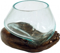 Teelichtglas aus mundgeblasenem Glas auf geöffneter Hand - bronze
