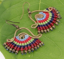 Hanging brass earring with macramé - red/green