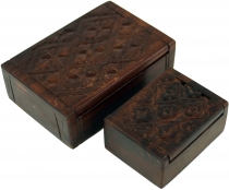 Geschnitzte Holzdose, Schatztruhe in 2 Größen - Ornament